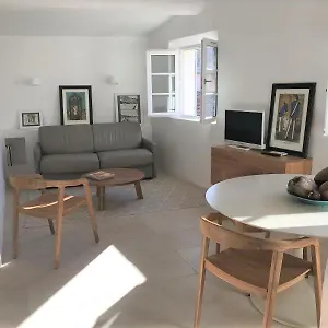Appartement Deux-pieces - Vieux Village - Superbe Vue Sur Les Toits Et Parking
